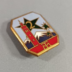 INSIGNE MILITAIRE 2 ème REGIMENT DE TIRAILLEURS MAROCAINS FABRICATION 1950 DRAGO PARIS RUE OLIVIER METRA